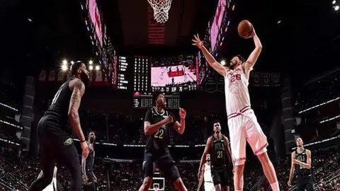 那不勒斯领先意甲，罗马教练更迭不断